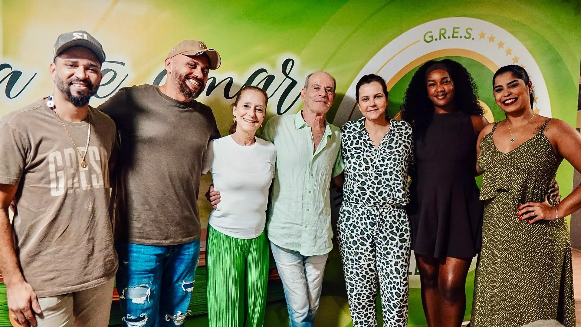 Ney Matogrosso visita o barracão da Imperatriz Leopoldinense na Cidade do Samba